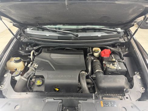 Used 2013 Lincoln MKT AWD image 35
