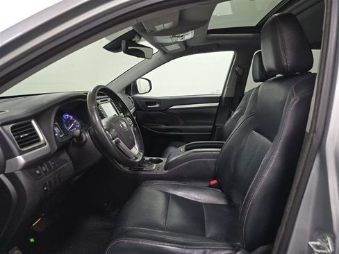 Used 2017 Toyota Highlander XLE w/ Carpet Mat Package AWD/4WD image 9