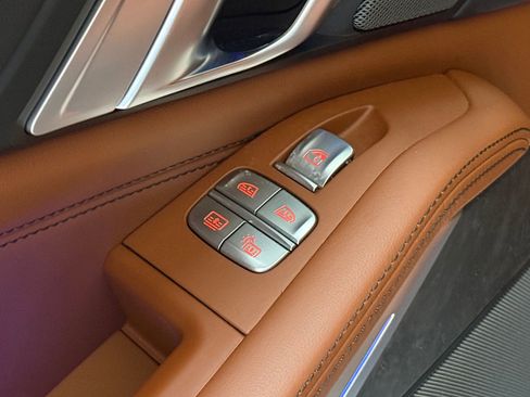 Used 2024 BMW X7 xDrive40i image 44