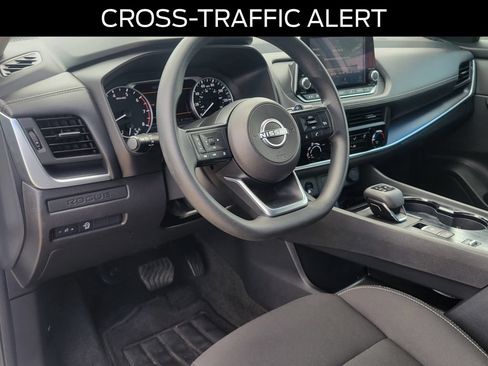 Used 2024 Nissan Rogue S FWD image 18