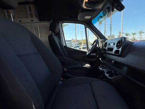 Used 2022 Mercedes-Benz Sprinter 2500 image 16