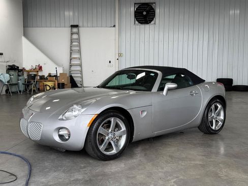 Used 2007 Pontiac Solstice Convertible w/ Premium Package RWD image 14
