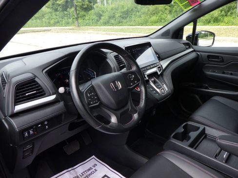 Used 2023 Honda Odyssey Sport image 23