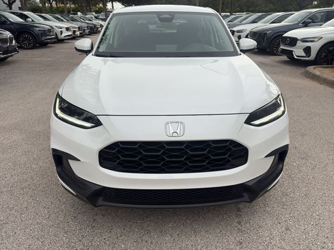 Used 2023 Honda HR-V LX image 2