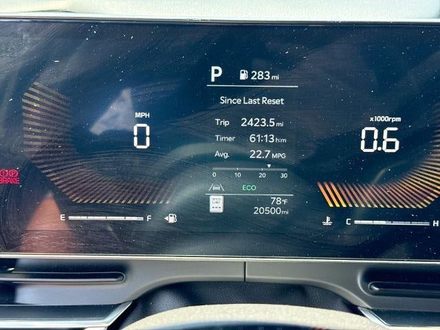 Used 2026 Kia Carnival FWD image 12