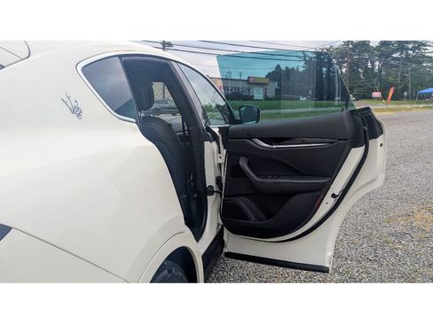 Used 2022 Maserati Levante GT image 12