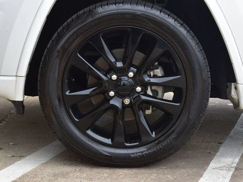 Used 2018 Jeep Grand Cherokee Altitude AWD/4WD image 11