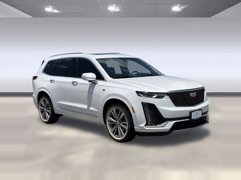 Used 2025 Cadillac XT6 Premium Luxury FWD image 7