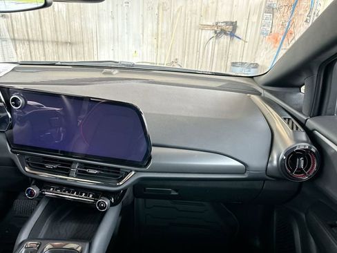 Used 2024 Chevrolet Equinox EV RS FWD image 27