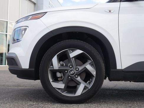 Used 2025 Hyundai Venue SEL FWD image 13