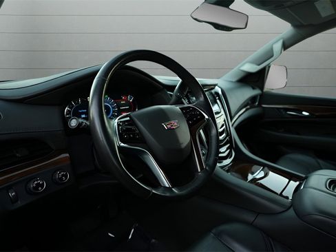 Used 2020 Cadillac Escalade ESV 4WD image 23