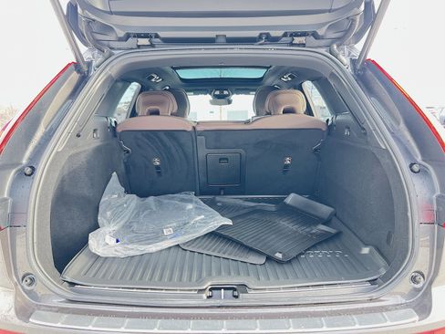 Certified 2023 Volvo XC60 B5 Plus w/ Climate Package image 26