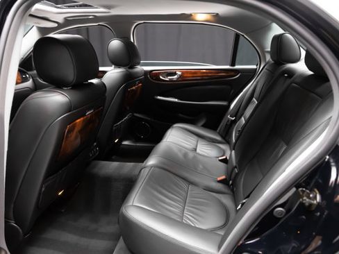 Used 2005 Jaguar XJ8 RWD image 11