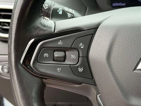 Used 2023 Chevrolet Bolt EUV Premier w/ Sun & Sound Package FWD image 33
