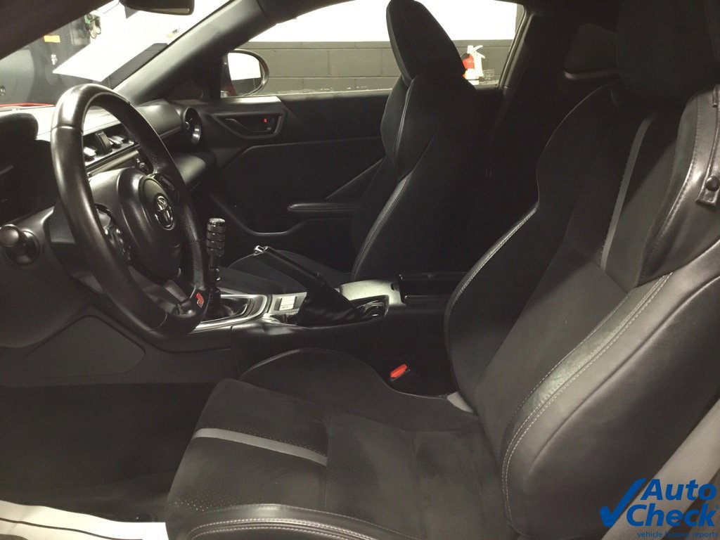 Used 2024 Toyota GR86 Premium RWD image 22
