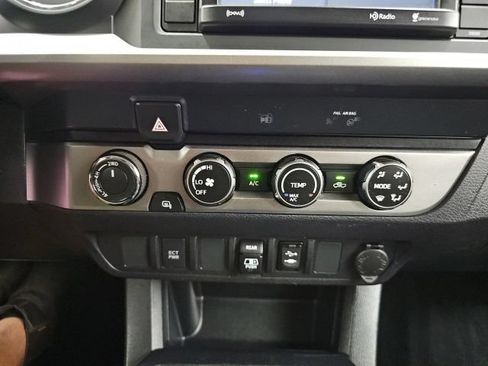 Used 2019 Toyota Tacoma SR5 AWD/4WD image 22