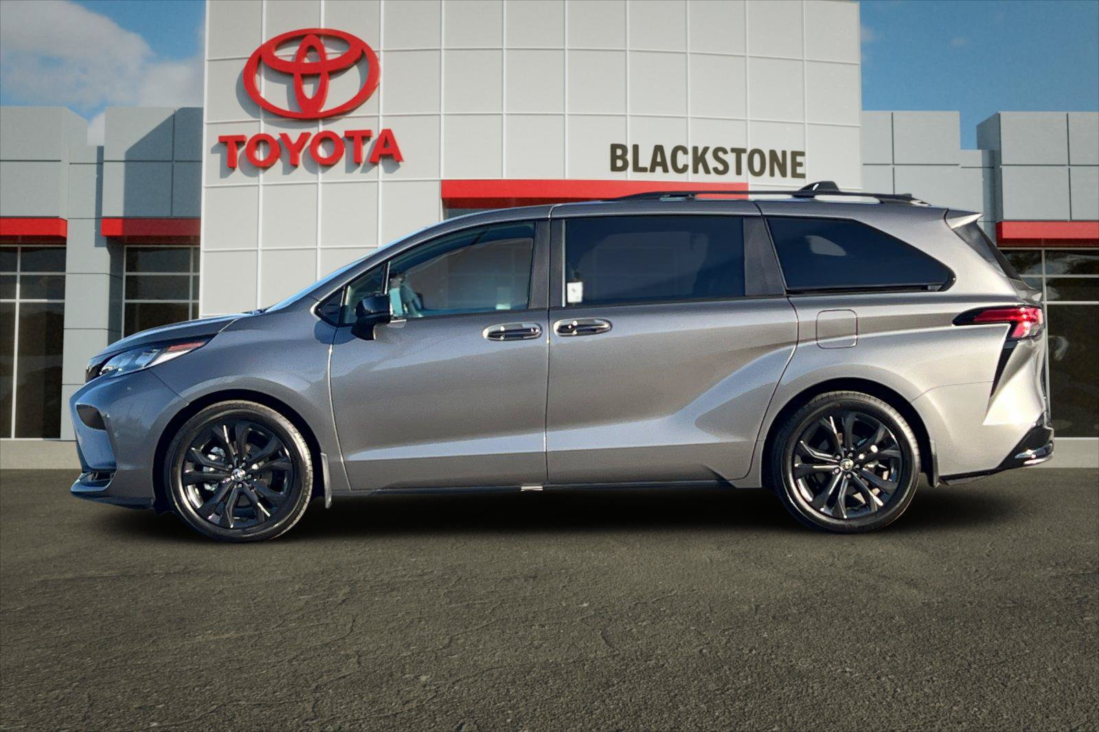 Certified 2026 Toyota Sienna XSE FWD image 6