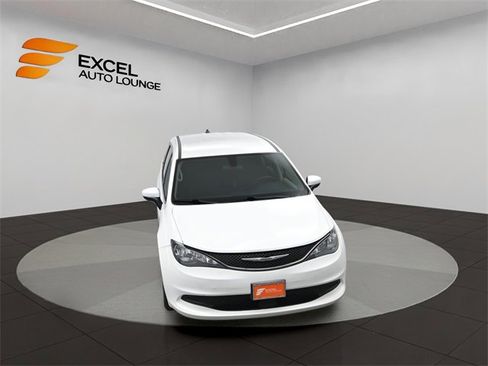 Used 2021 Chrysler Voyager L image 49