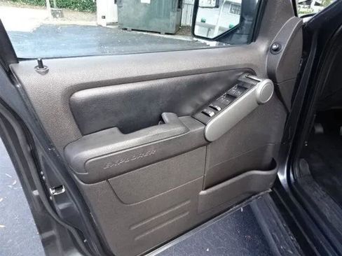 Used 2010 Ford Explorer XLT image 28