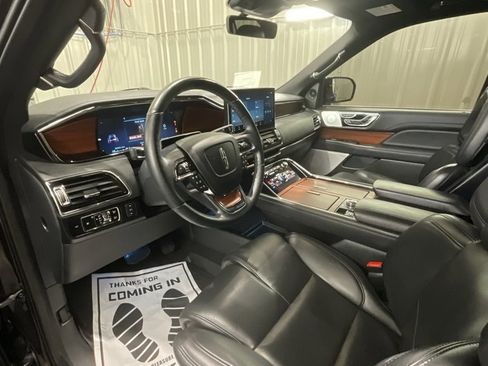 Used 2024 Lincoln Navigator L Reserve image 9