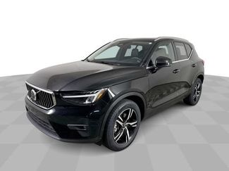 Used 2023 Volvo XC40 B5 Plus AWD/4WD video 1