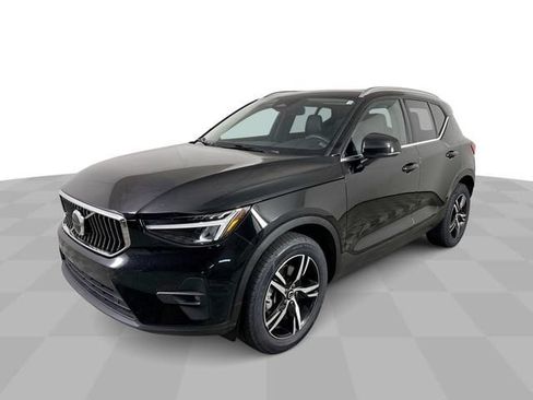 Used 2023 Volvo XC40 B5 Plus AWD/4WD image 1