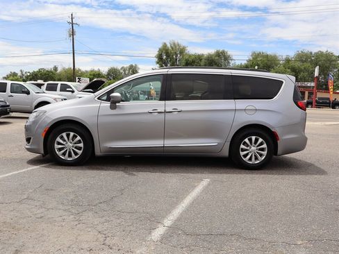 Used 2017 Chrysler Pacifica Touring-L FWD image 26