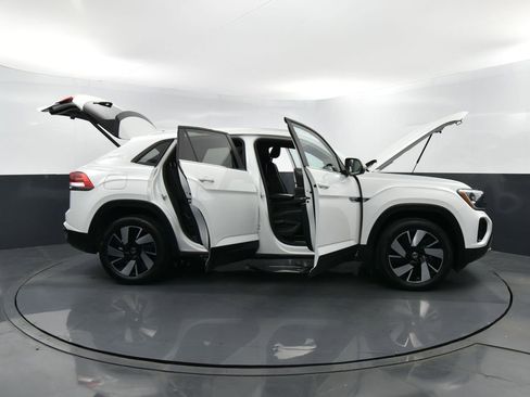 Used 2024 Volkswagen Atlas Cross Sport SE FWD image 51