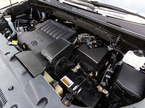 Used 2014 Toyota Highlander LE image 56