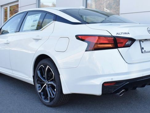 New 2025 Nissan Altima 2.5 SR image 3