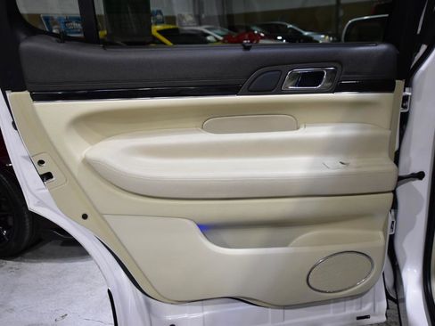 Used 2019 Lincoln MKT AWD image 33
