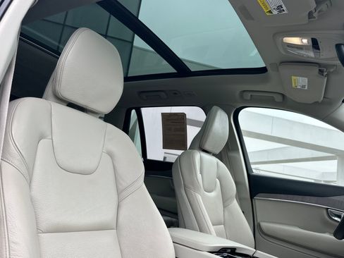 Certified 2023 Volvo XC90 T8 Plus AWD/4WD image 19