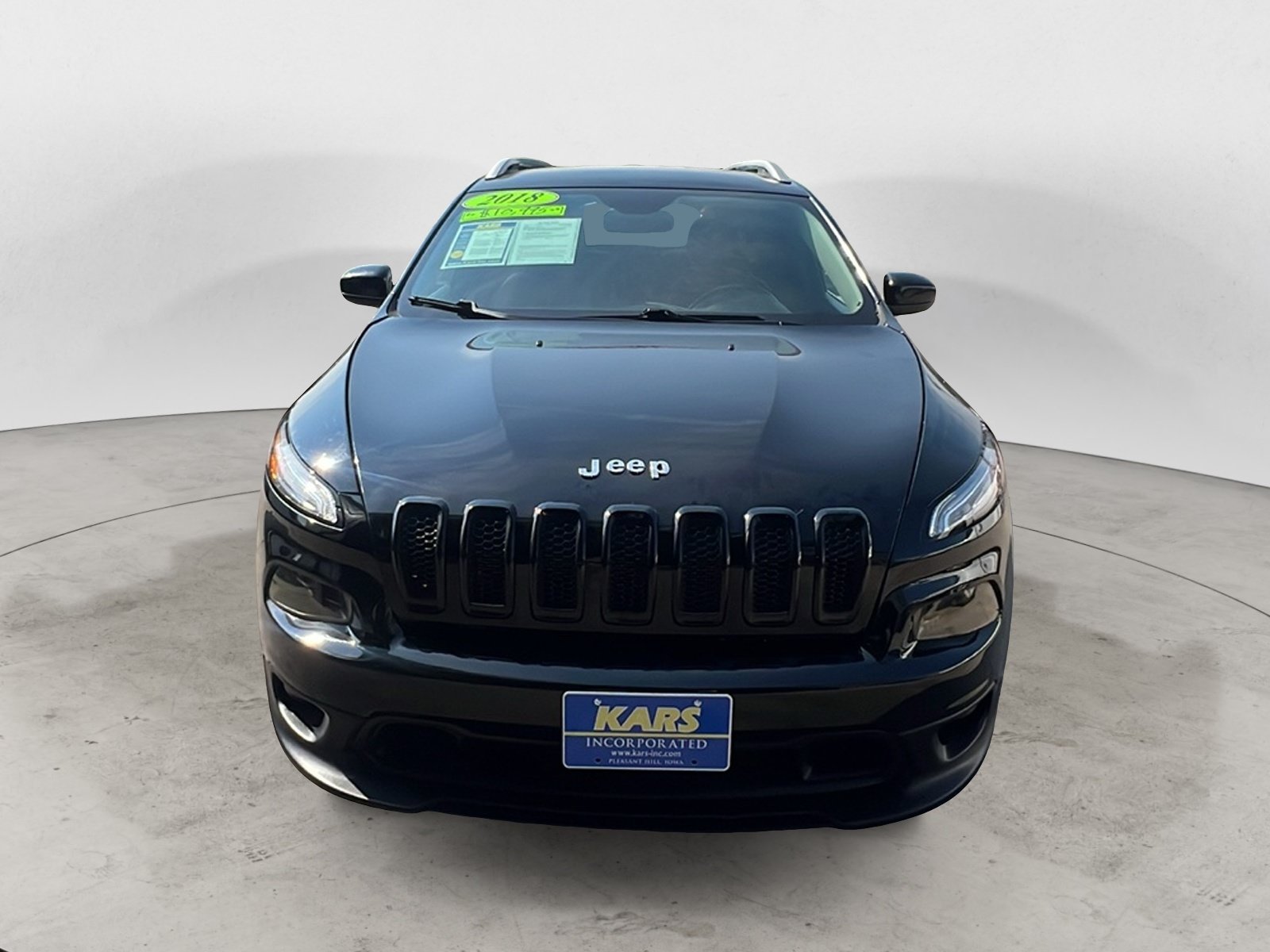 Used 2018 Jeep Cherokee Latitude Plus FWD image 2
