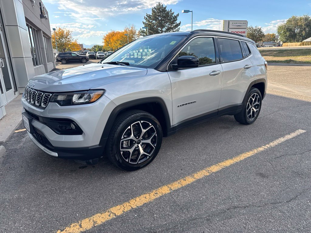 Used 2025 Jeep Compass Limited AWD/4WD image 1