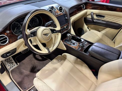 Used 2018 Bentley Bentayga AWD/4WD image 12