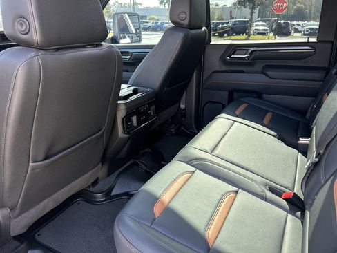 Used 2024 GMC Sierra 2500 AT4 w/ AT4 Premium Plus Package image 19