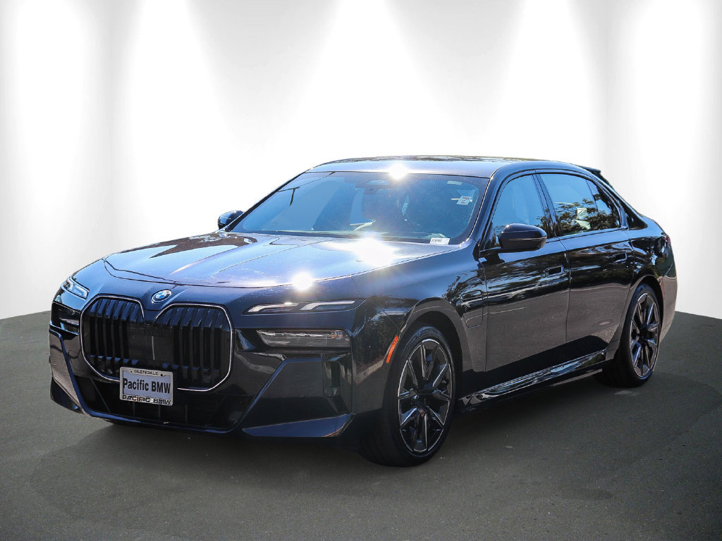 Used 2026 BMW 750e xDrive w/ Premium Package AWD/4WD image 3