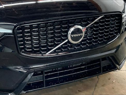 Used 2025 Volvo XC60 B5 Core w/ Protection Package Premier image 32