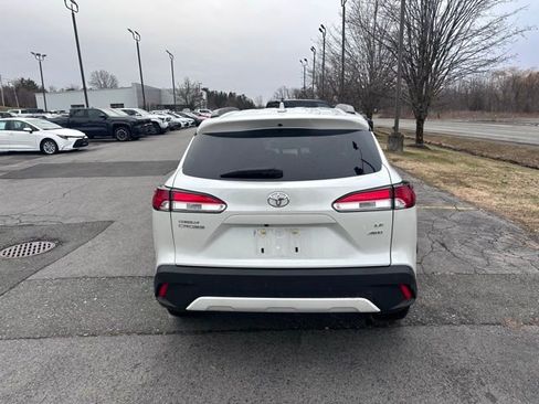Used 2024 Toyota Corolla Cross LE w/ Moonroof Package image 4