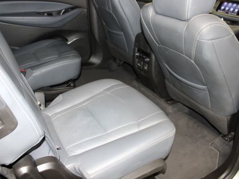 Used 2022 Buick Enclave Premium image 27