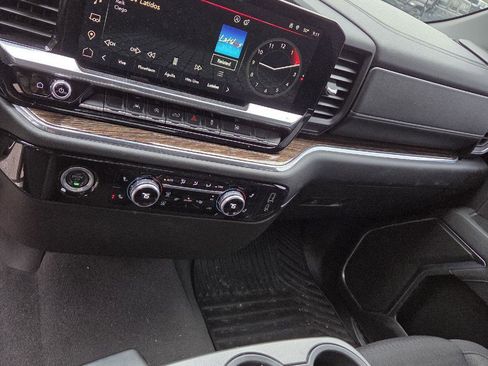 Used 2023 GMC Sierra 1500 Elevation image 3