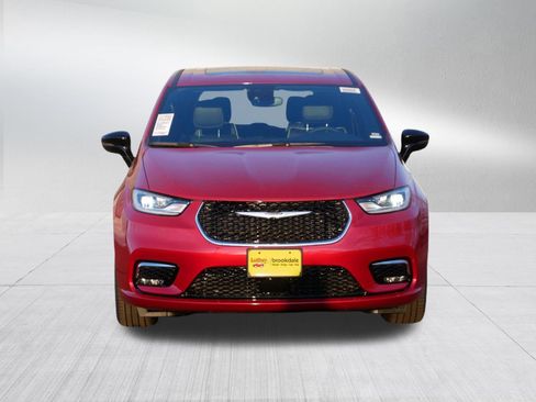 New 2026 Chrysler Pacifica Limited image 2