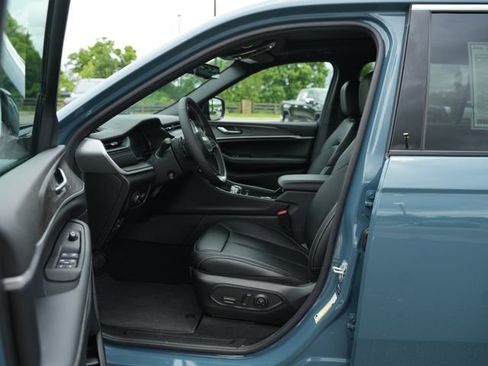New 2026 Jeep Grand Cherokee L Limited w/ Luxury Tech Group II AWD/4WD image 12