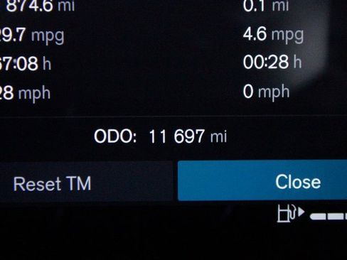 Certified 2025 Volvo XC60 B5 Plus image 6