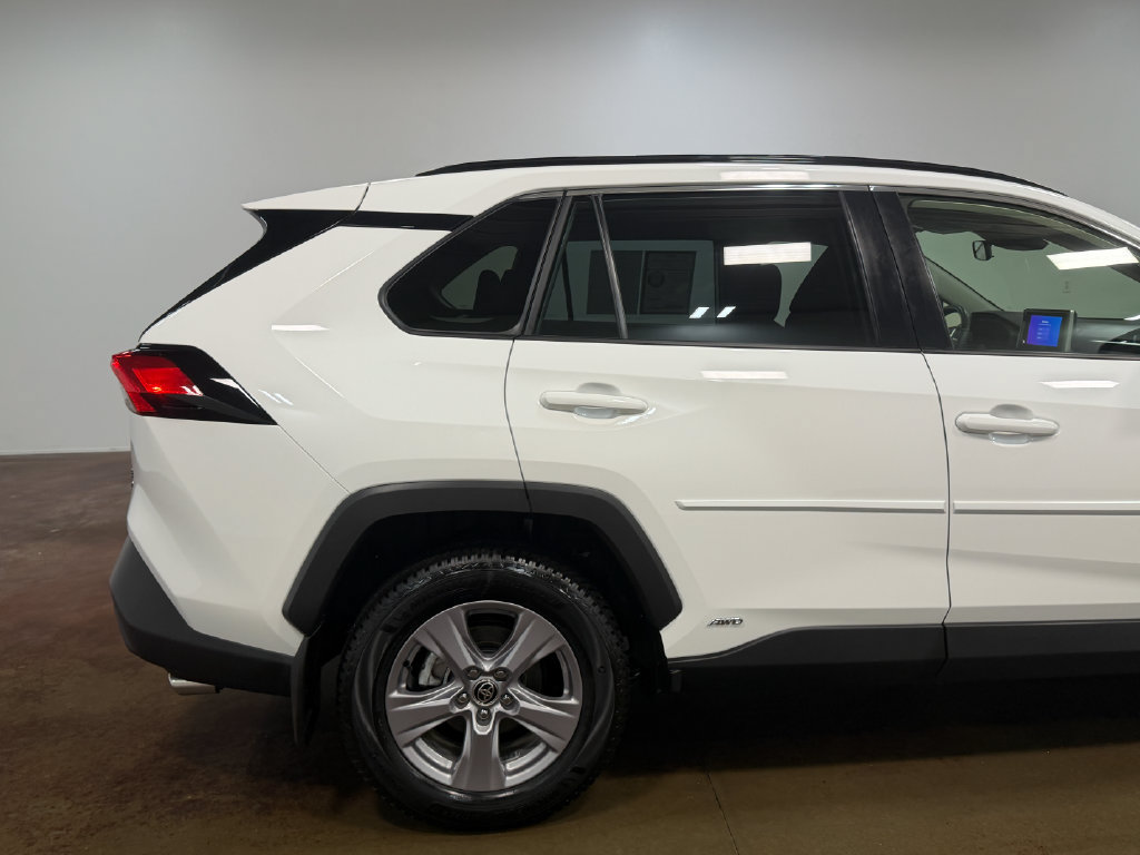 Used 2025 Toyota RAV4 XLE AWD/4WD image 33