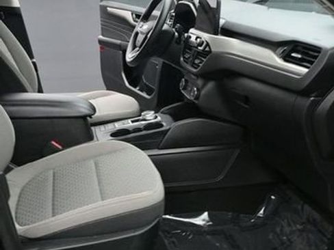 Used 2022 Ford Escape SE FWD image 9