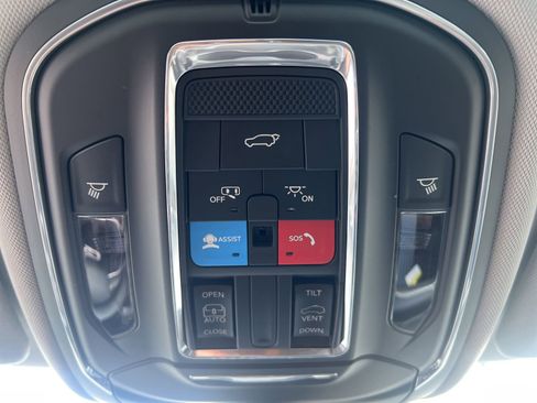 Used 2024 Jeep Grand Cherokee L Laredo w/ Luxury Tech Group I AWD/4WD image 38