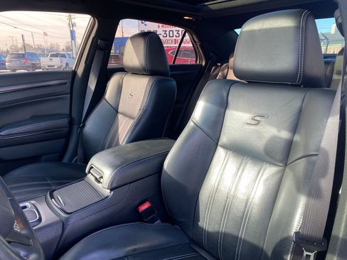 Used 2015 Chrysler 300 S w/ 300S Premium Group image 10