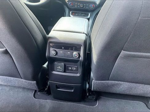 Used 2022 GMC Acadia SLE w/ Driver Convenience Package FWD image 25