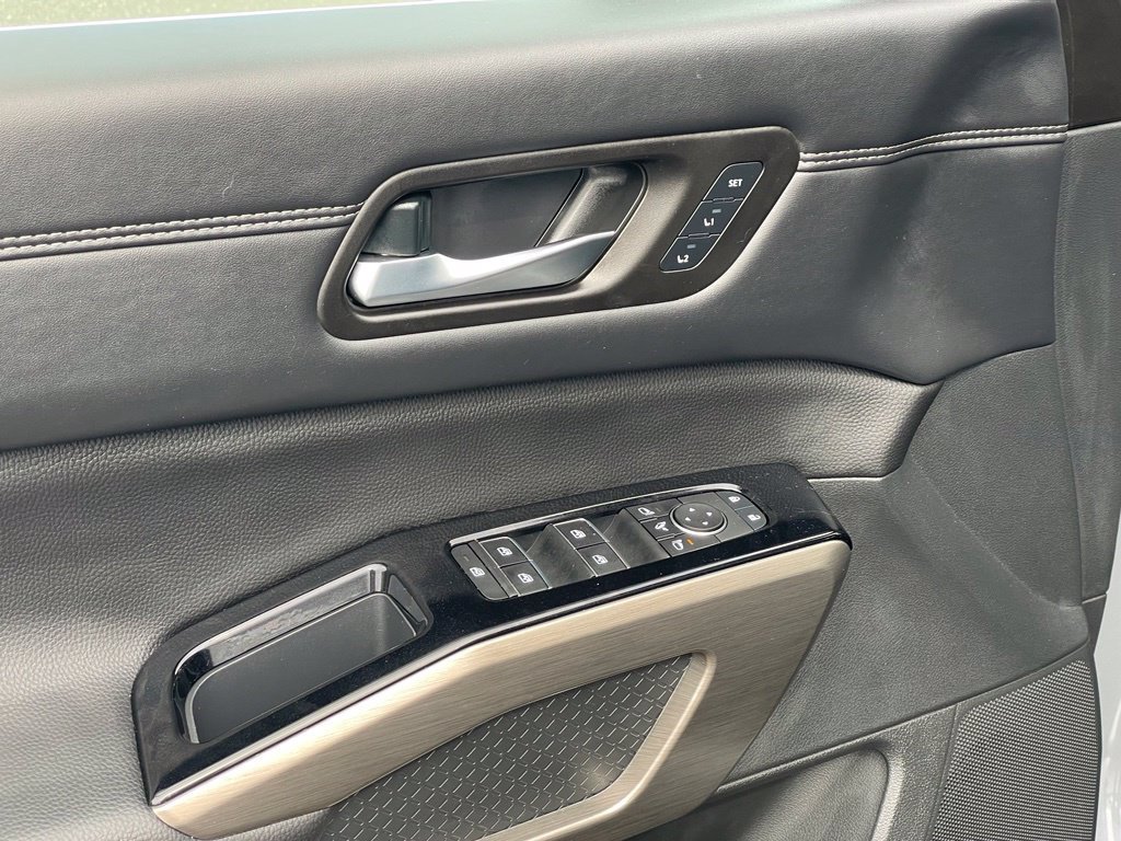 Certified 2025 Nissan Pathfinder Platinum AWD/4WD image 14